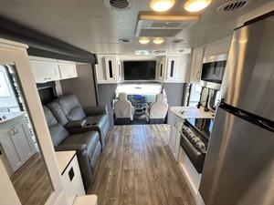 รถพ่วงสำหรับตั้งแคมป์25V รถยนต์มือสอง2024 NE x US RV Viper Class B + Gas motorhome - Product Image 4
