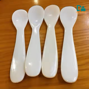 Ensemble de cuillères modernes en nacre écologiques pour servir le caviar, les desserts et les bonbons, pour la présentation - Product Image 4