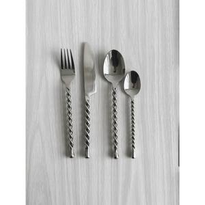 Service de couverts en métal torsadé plaqué argent antique de 24 pièces, vaisselle faite à la main, design minimaliste, décoration élégante, cadeau unique - Product Image 1