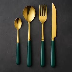 Juego de Cubiertos de Acero Inoxidable de Lujo, Acabado Dorado, Colección de Cubiertos de Diseño, Duradero y Reutilizable para Uso Diario - Product Image 1