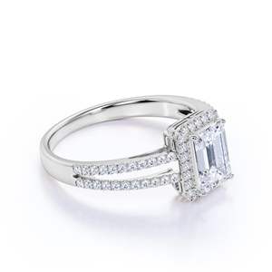 Bague de fiançailles en moissanite taille émeraude-Halo-tige fendue-en or blanc 18 carats sur argent - Product Image 2