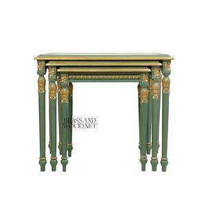 Ensemble de tables d'appoint classiques vert clair avec accents dorés et pieds sculptés élégants pour salons de luxe et décoration intérieure - Product Image 2