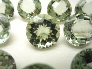 Amatista verde suelta natural Forma de corte brillante redonda Tamaño calibrado de 2MM-10MM 100% Piedra de amatista verde suelta natural OEM - Product Image 2