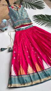 Mélange de soie traditionnelle indienne avec tissage pour enfants Lehenga Choli Fabricant et fournisseur de Surat au taux le plus bas - Product Image 4