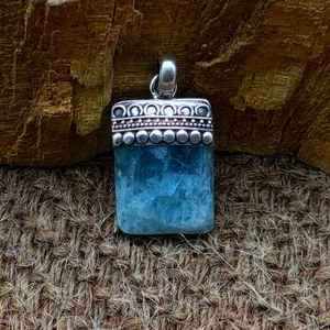 Venta al por mayor bohemio rectángulo amazonita piedra preciosa colgante de calidad superior hecho a mano collar tapa diseño bisel ajuste colgantes finos - Product Image 1