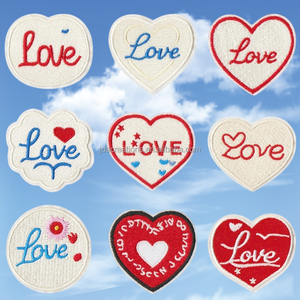 Patch brodé en forme de cœur pour la Saint-Valentin, pour vêtements et accessoires - Product Image 1