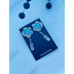 Pendientes Colgantes Hechos a Mano Estilo Navajo con Turquesa Egipcia y Plata de Ley, Diseño Elegante en Forma de Pluma - Product Image 3