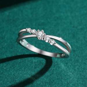 Anillo de Boda Jeulia Classic Twist de Plata Pura con Incrustaciones de Circonio - Product Image 2