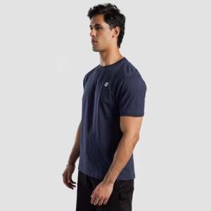 T-shirt décontracté Adventure en bleu marine - Coupe classique, technique de teinture unie - Product Image 1