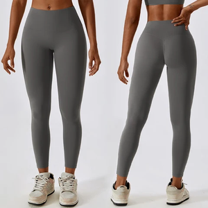 Nouveaux Leggings de Yoga pour Femmes à Taille Moyenne - Confort Extensible avec Logo Personnalisé et Rouge - Product Image 3