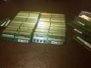Lot de mémoire RAM DDR5 PC4 d'occasion pour serveur, 4 Go/8 Go/16 Go, modules REG ECC, pour récupération de métaux et affinage de déchets électroniques à l'exportation - Product Image 1