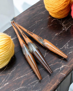 Crochet en bois et résine fait main de luxe |   Aiguille à crocheter à finition lisse et manche ergonomique pour usage professionnel et débutant - Product Image 3