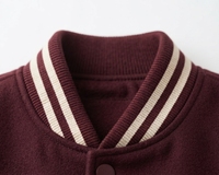 Veste d'équipe personnalisée rouge et blanche avec broderie, lettres estampées à chaud, col montant, logo avant, vente directe d'usine OEM
