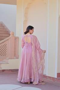 Designer indien nouvelle robe Collection Fendy Chifron tissu avec multi paillettes broderie travail pour les femmes vêtements de mariage - Product Image 4