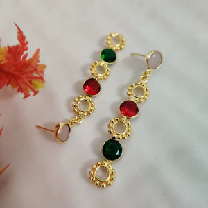 Boucles d'oreilles élégantes longues plaquées or 18K avec un design circulaire perlé et des bijoux de style ethnique festif pour femmes - Product Image 1