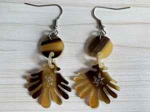 Boucles d'oreilles en corne naturelle faites à la main pour femmes bijoux de mode ethnique pour mariage ou cadeau de mariage de Noël par artisanat en croissant - Product Image 4