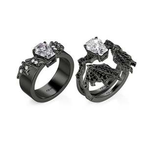 Ensemble de bagues pour couple Jeulia Gothic Black Bat Coffin Cut Crystal - Product Image 3
