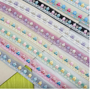 Cordones bordados hechos a medida en diseño de flores en 1,5 pulgadas de ancho en colores claros para vestidos de novia y también para reventa. - Product Image 6