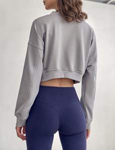 Sweat à capuche court élégant pour femme à manches longues et taille haute, parfait pour un usage quotidien. - Product Image 3