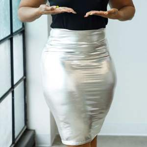 Camiseta negra sólida de chenilla bonita para mujer, ropa de hermandad, letras bordadas, camiseta de moda de vida griega colegial de algodón - Product Image 6