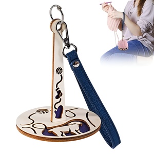 Dispensador de hilo de muñeca moderno Soporte de bola de hilo de muñeca de madera gruesa para una madeja de hilo de muñeca Costura portátil Madera natural - Product Image 3