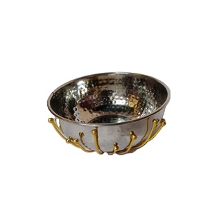 Bol à fruits secs en métal de couleur argent et or utilisé pour y mettre des fruits secs bol à fruits secs bien conçu utilisé comme décoration ma - Product Image 1