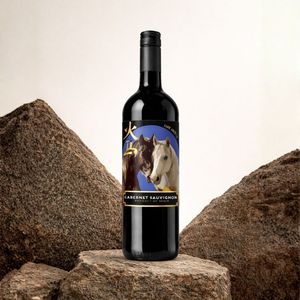 ไฟร์ฮอร์ส - ไวน์แดง |   คาเบอร์เนต์ ซาวิญง 100% แอลกอฮอล์ 13-13.5% ปริมาณแอลกอฮอล์ต่อปริมาตร 750 มล. |   ไวน์แดงพรีเมียมสเปน - Product Image 2