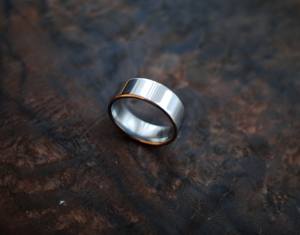 Anillo de corte de acero inoxidable y plata pulida para hombre, anillo de compromiso plano liso, acero damasco de titanio, OEM personalizable para - Product Image 2