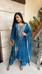 Diseñador indio y paquistaní Punjabi Dhoti y Bollywood Salwar Kameez Potli Fiesta y ropa de boda Vestido para mujer - Product Image 3