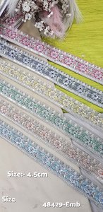 Les paillettes florales sur mesure fonctionnent avec des lacets brodés de six couleurs sur une largeur de 1.25 pouces pour les costumes de dames et la revente. - Product Image 3