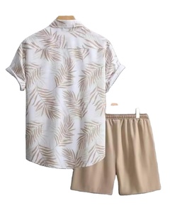 Ensemble deux pièces pour homme, chemise boutonnée à manches courtes et short à taille élastiquée, imprimé feuilles subtils, pour tenue de plage légère - Product Image 3