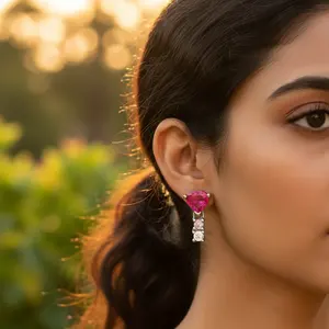 Pendientes de Plata con Rubí en Forma de Corazón para Mujer, Estilo Colgante de Moda - Product Image 3