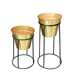 Vaisselle de décoration de bureau pour la maison et le bureau Jardinière antique en or Poli brillant Design nordique Jardinière en métal doré - Product Image 1