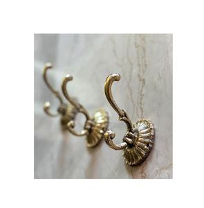 Ganchos de pared de latón de diseño vintage hechos a mano para casas modernas y rústicas para mejorar la funcionalidad de la decoración de la pared - Product Image 1