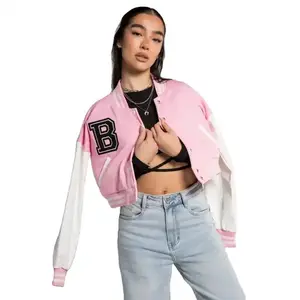 2024 Großhandel Damen Chenille Stickerei rosa College Team neue individuelle Lederärmel Varsity Bomberjacke