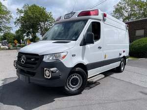 2019 Demers M ----- e ----- r ----- c---e---d ----- e--s-Benssz  Ambulance Sprinter Type 2 Entièrement équipée - Product Image 5