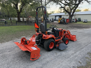 Tracteur compact Kubota BX23S 4x4 diesel, avec chargeur frontal, rétrocaveuse et tondeuse centrale de 60 pouces, faible kilométrage, excellent état - Vente Flash - Product Image 5