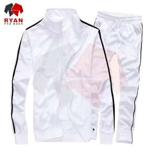 Survêtement confortable en polyester parfait pour la course à pied et les vêtements décontractés - Product Image 1