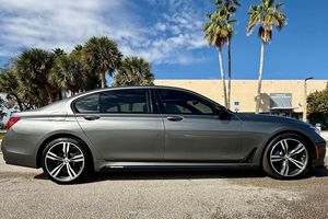 BMW 750i 2018 en Excelente Estado - Product Image 3