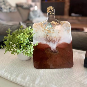 Magnifique planche à découper en résine conçue pour les occasions festives dîners romantiques ou tables à manger d'hôtel - Product Image 1