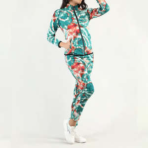 Chándal con Capucha para Mujer, Diseño Personalizado, Ropa de Entrenamiento, Marca OEM, Trajes Deportivos Sublimados, Hecho en Pakistán - Product Image 3