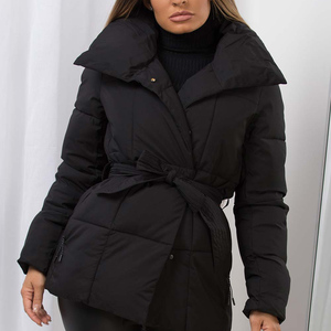 Veste de couette noire OEM au design unique pour femmes, fermeture à boutons avec ceinture, veste à bulles, veste en duvet d'hiver matelassée - Product Image 1