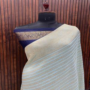 ผ้าส่าหรีผ้าไหมแท้ที่มีขนาดใหญ่หรูหราเหมาะสำหรับงานแต่งงานงานปาร์ตี้และงานเฉลิมฉลอง - Product Image 2