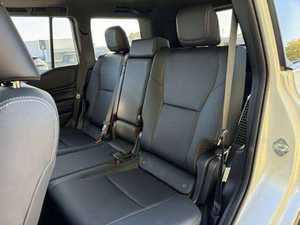 รถยนต์โตโยต้าแลนด์ครุยเซอร์ ปราโด SUV มือสองสภาพดี - Product Image 4