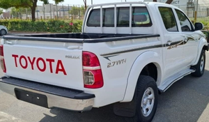 Pick-up Toyota Hilux, conduite à gauche, toutes options, très propre et en parfait état - Vente saisonnière de voitures d'occasion - Product Image 5