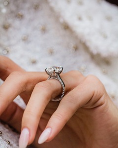 11x9mm Allongé Coussin Coupe Moissanite Bague de Fiançailles avec Pave Band dans Quatre Prong Setting | Mariage De Mariée Fine Jewelry - Product Image 5