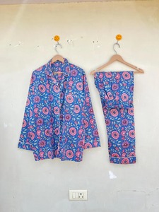 Conjunto de pijama de Noche Azul para mujer, Conjunto de pijama cómodo para viaje y ropa para todas las estaciones, Conjunto de pijama para caminar por la mañana, vacaciones - Product Image 6