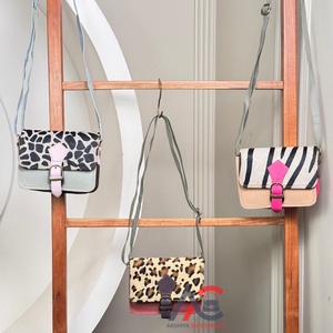 Fabricant de sacs à main à prix raisonnable Sac à bandoulière en cuir recyclé de haute qualité pour femmes, élégant, unique, imprimé animal - Product Image 1