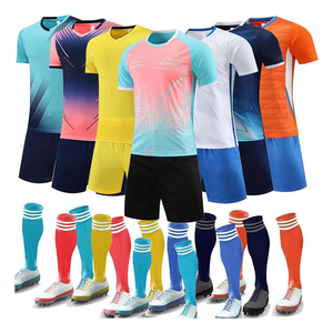 Uniformes de Fútbol Personalizados para Hombre, Conjunto de Camiseta de Fútbol de Color Sólido con Servicio OEM, Nuevos Uniformes de Fútbol Personalizados - Product Image 1