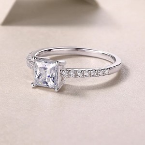 Anillo de compromiso de diamante cultivado en laboratorio de lujo de oro blanco de 14 quilates, Diamante creado en laboratorio de corte princesa para mujer, certificado IGI para boda - Product Image 4